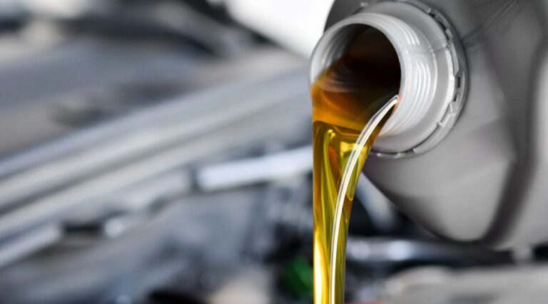 The Difference Between Synthetic and Regular Oil: A Comprehensive Guide